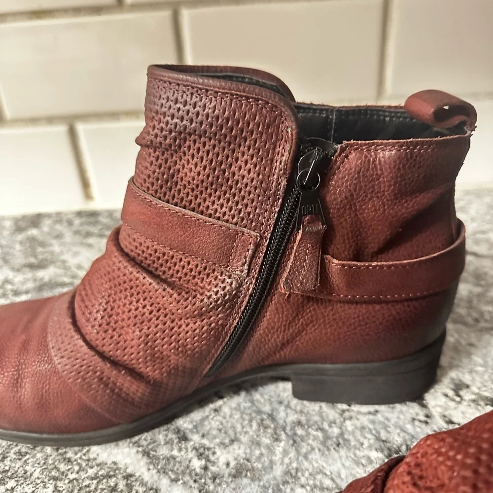 MIZ MOOZ Stacy Scrunch 39 red leather side zip woman ankle boot bohemian chic